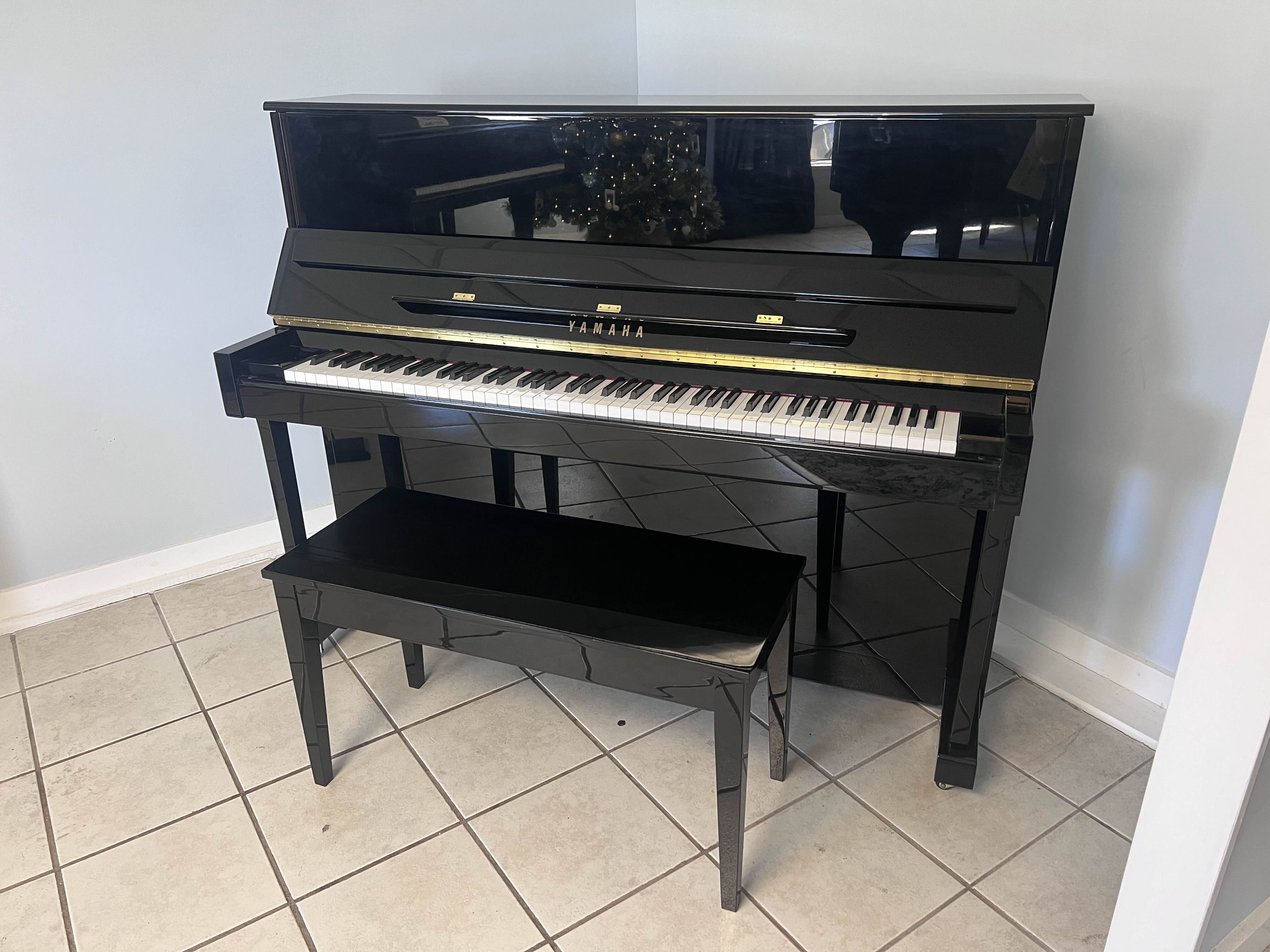 Yamaha Studio Hi-gloss Ebony